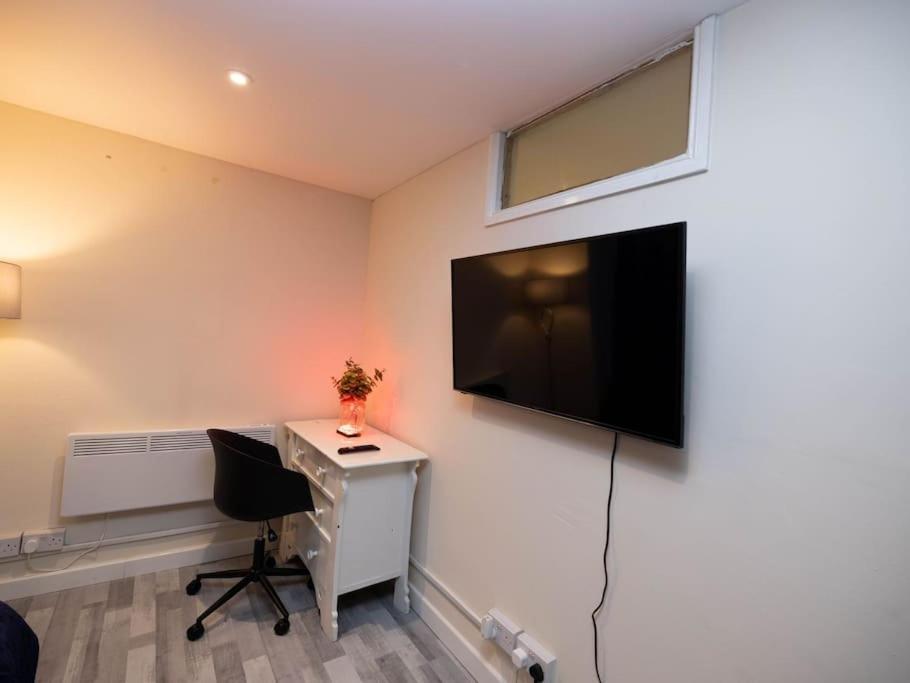 1 Bedroom-Sofabed-Worktable-4-Wifi-Parking Londra Dış mekan fotoğraf
