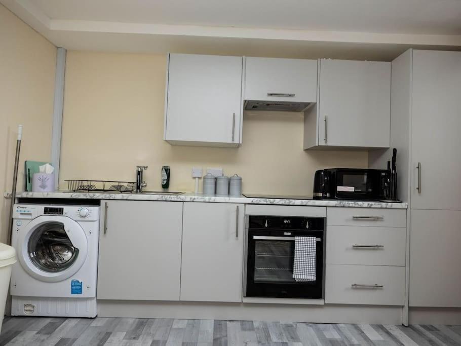1 Bedroom-Sofabed-Worktable-4-Wifi-Parking Londra Dış mekan fotoğraf
