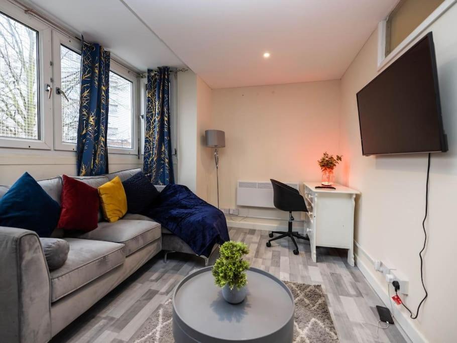 1 Bedroom-Sofabed-Worktable-4-Wifi-Parking Londra Dış mekan fotoğraf