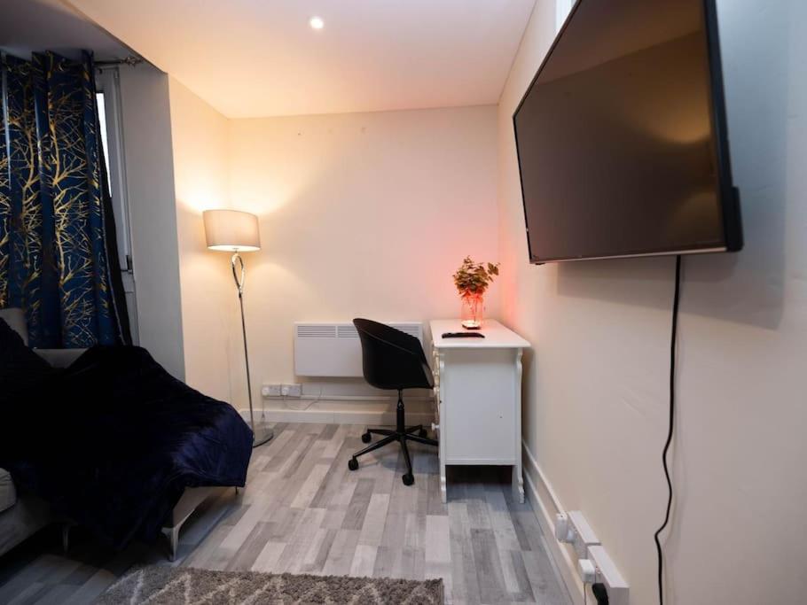 1 Bedroom-Sofabed-Worktable-4-Wifi-Parking Londra Dış mekan fotoğraf