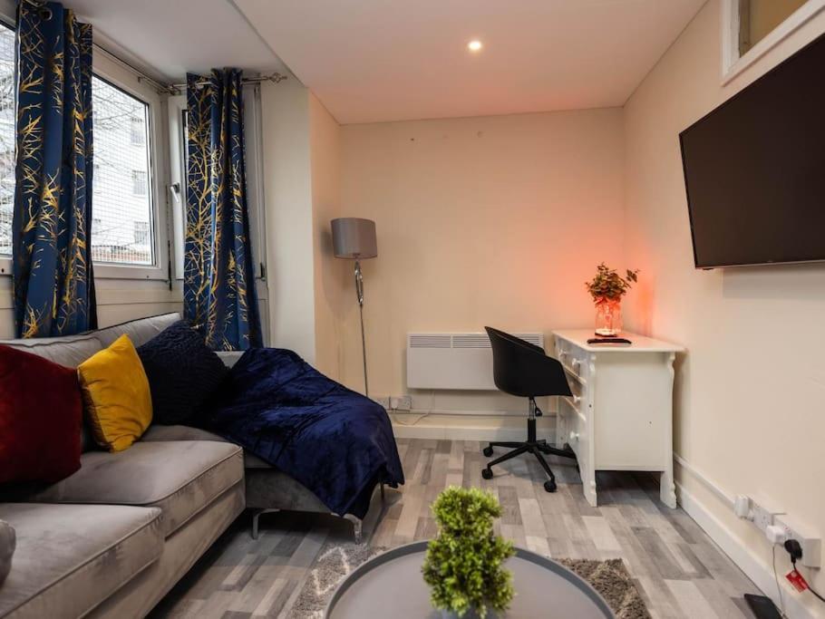 1 Bedroom-Sofabed-Worktable-4-Wifi-Parking Londra Dış mekan fotoğraf
